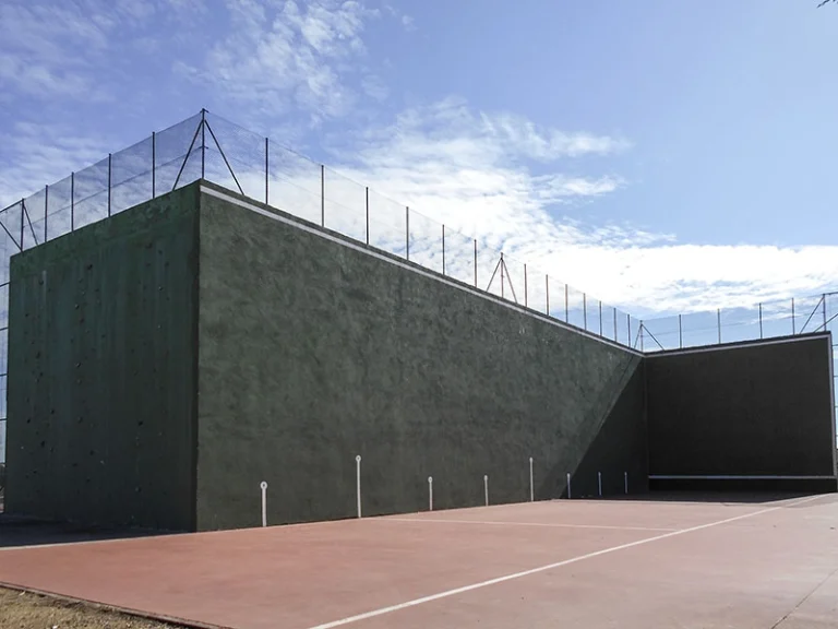 Frontones — Polideportivo Municipal